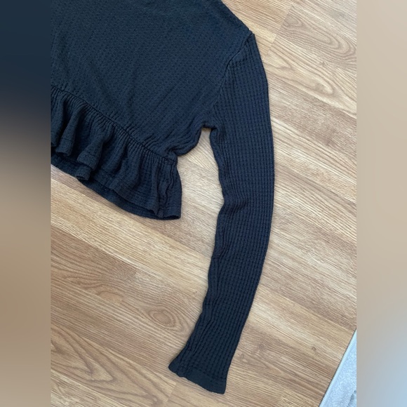 Cozy Waffle Pacsun Ruffle Crop Longsleeve - Picture 2 of 8